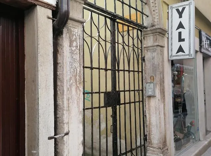 アパート Apartma Olivieri